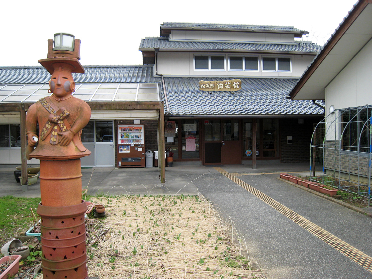 Aki City Calligraphy and Art Museum Create Your Own Original Pottery at Uchiharanotougeikan!